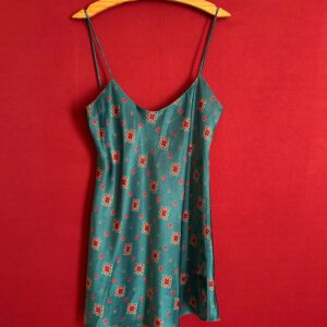 Vestido acetinado arabescos