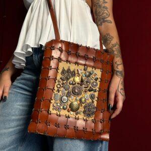 Bolsa de couro vintage com aplicações RÜGE Brechó