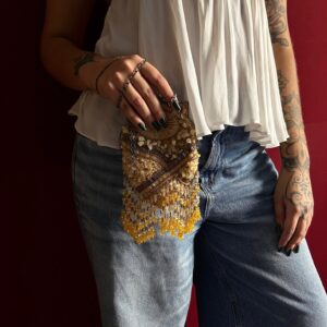 Bolsinha vintage bordada RÜGE Brechó