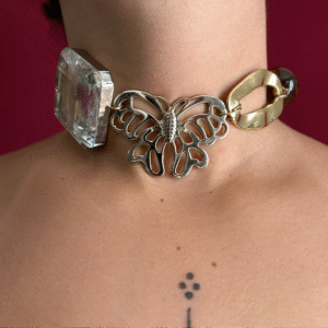 Gargantilha borboleta RÜGE Brechó